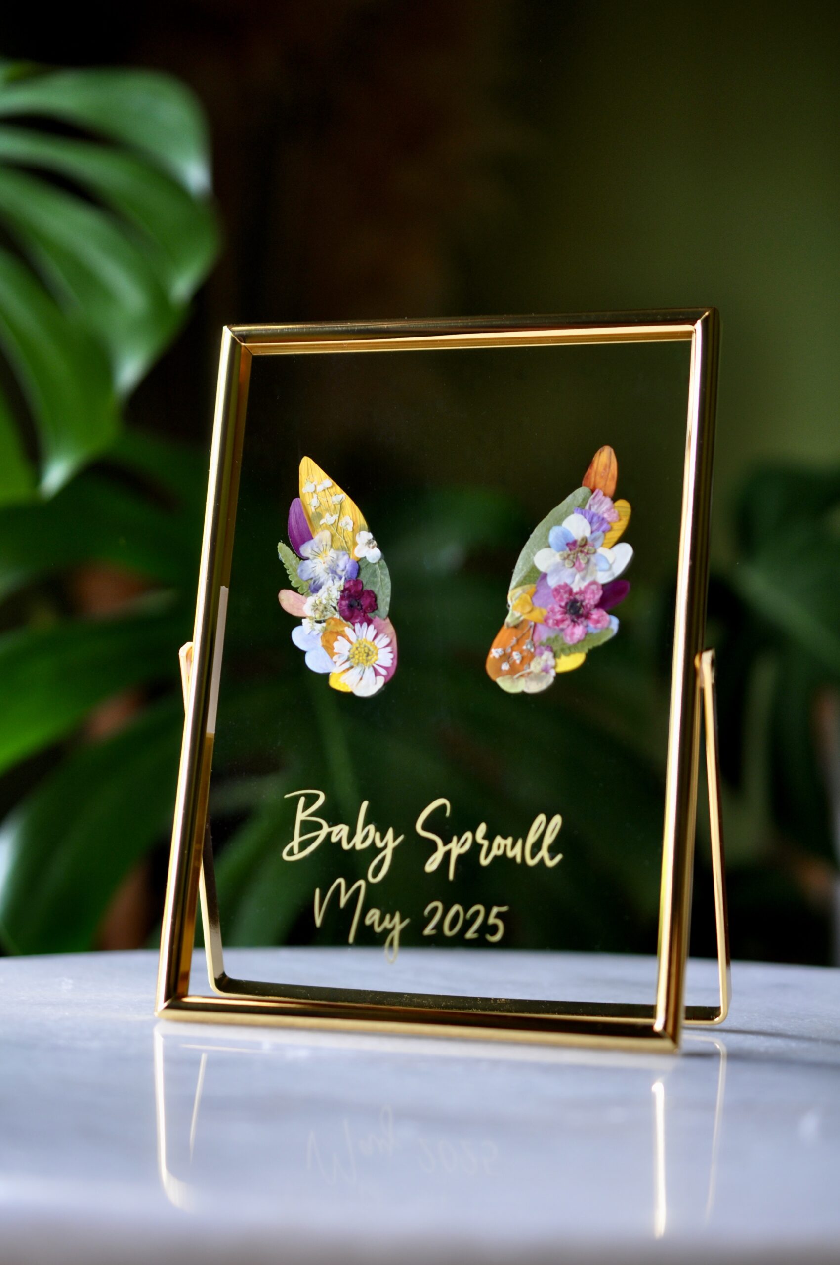 Baby loss keepsake with delicate angel wings made from real pressed flowers – a heartfelt memorial gift for miscarriage remembrance