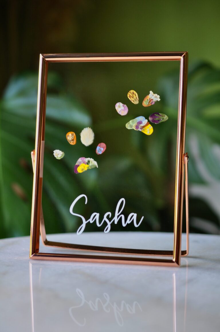 Dog Paw Keepsake made out of pressed flowers in rose gold frame